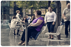 El mantenimiento de peso corporal después de haberlo disminuido es complejo, y al igual que otros rasgos humanos depende de factores externos e intrínsecos